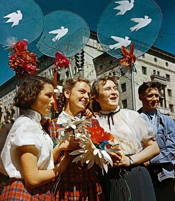 Первомай на улице Горького в Москве, 1959 год