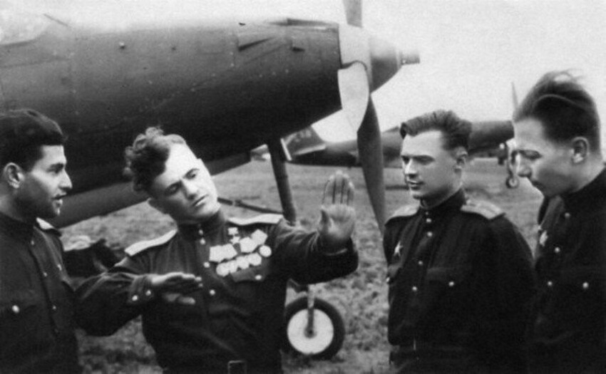 Почему летчик Н.Д. Гулаев, после боя часто говорил: "Запишите сбитого фашиста на счёт моего ведомого, это он его уничтожил"