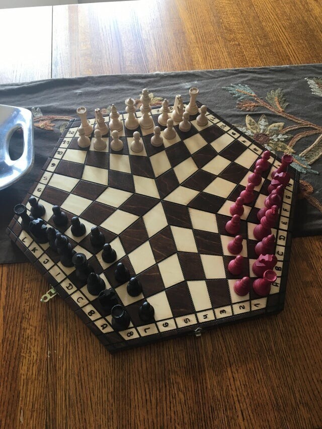 Шахматы на троих