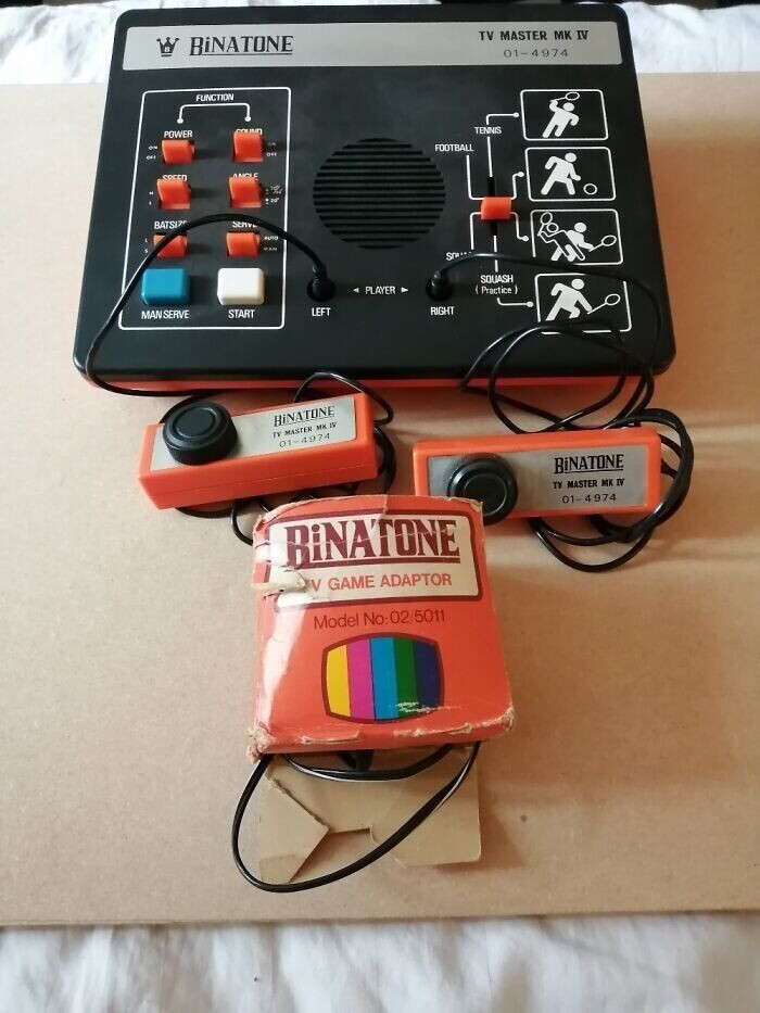 23. "Игровая консоль Binatone Pong 1977 года. Одна из первых домашних консолей"