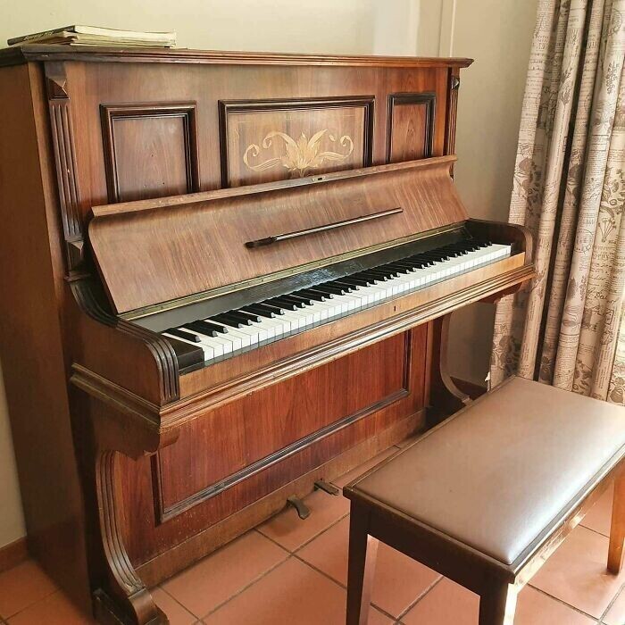 29. "Моё пианино. Сделано в 1915 году"