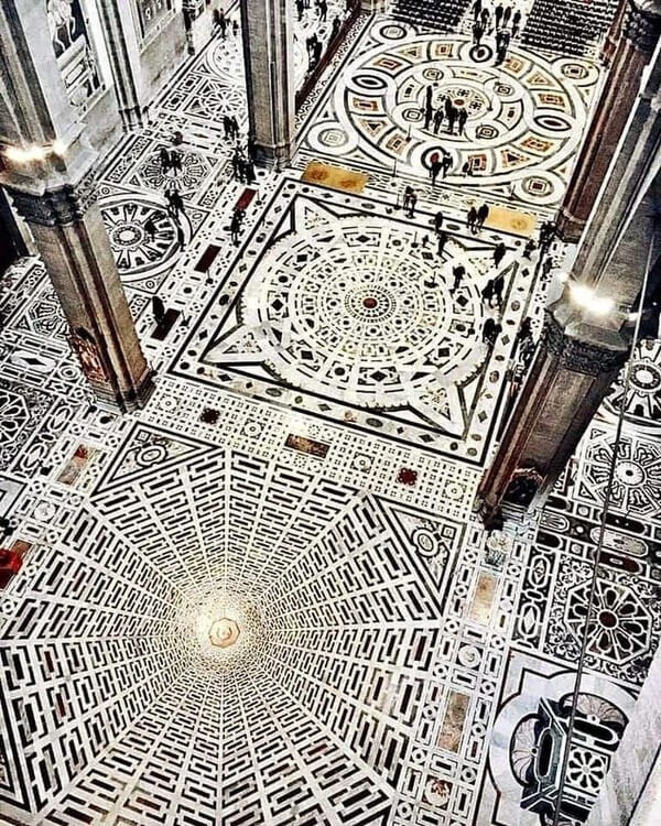 Мозаика в Санта Мария дель Флоре во Флоренции: свет в глубине тоннеля
