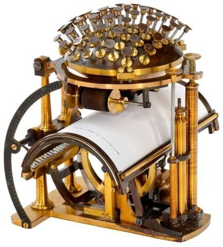 Старинная печатная машинка
