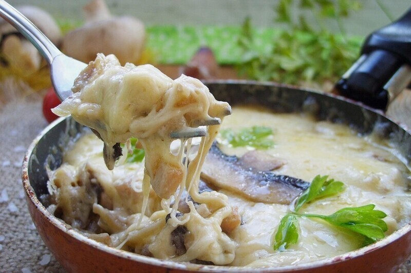 Классический рецепт приготовления жульена с курицей и грибами на сковороде