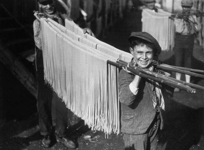 24. Сушка пасты, Италия, 1929 год