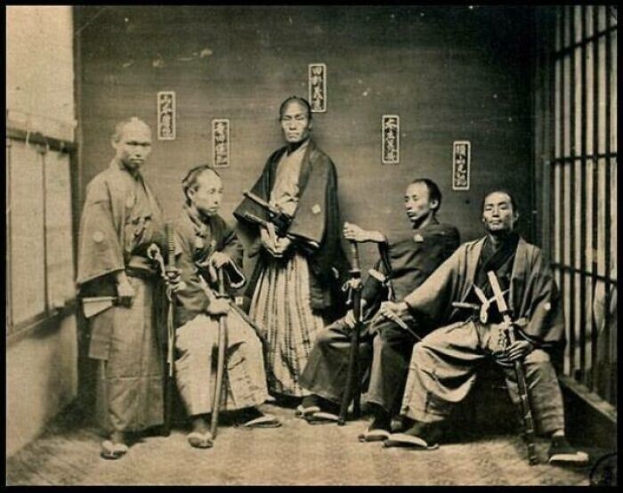 32. Воины-самураи, фотография сделана в период между 1860 и 1880 годами