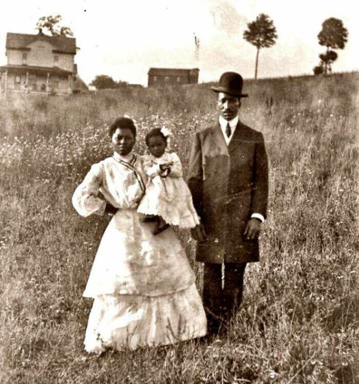 4. Семья поселенцев в американской прерии в 1880-х годах