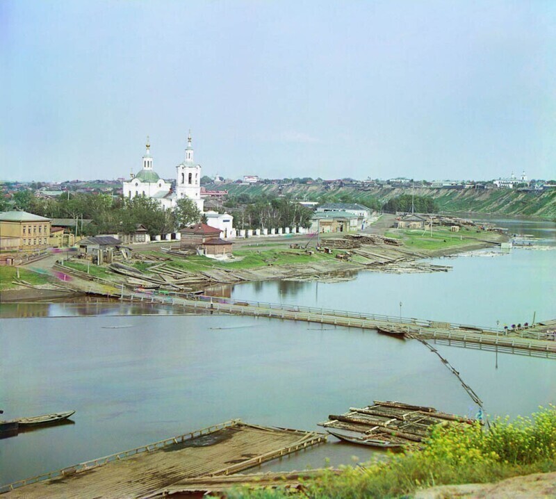 Вид на заречную часть г. Тюмени от монастыря. С запада. Церковь Св. Георгия