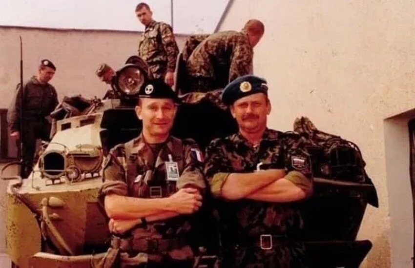 Военные из Франции и России в Косово