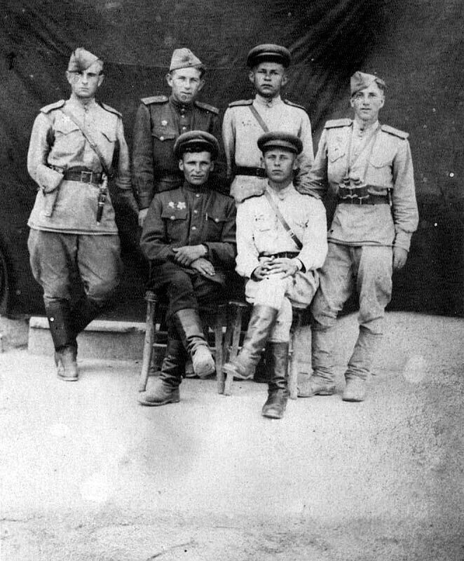 Групповой портрет офицеров 913-го стрелкового полка в Болгарии