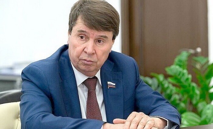 Сенатор Сергей Цеков сказал, что надо запретить упоминание артистов, покинувших Россию