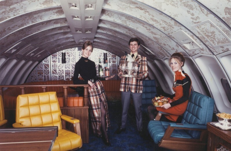 Верхний салон первого класса в Boeing 747 United Airlines, 1970 год