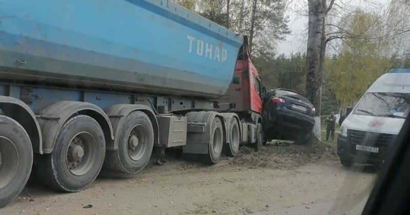 Авария дня. Во Владимирской области водитель «Ниссана» погиб в столкновении с грузовиком