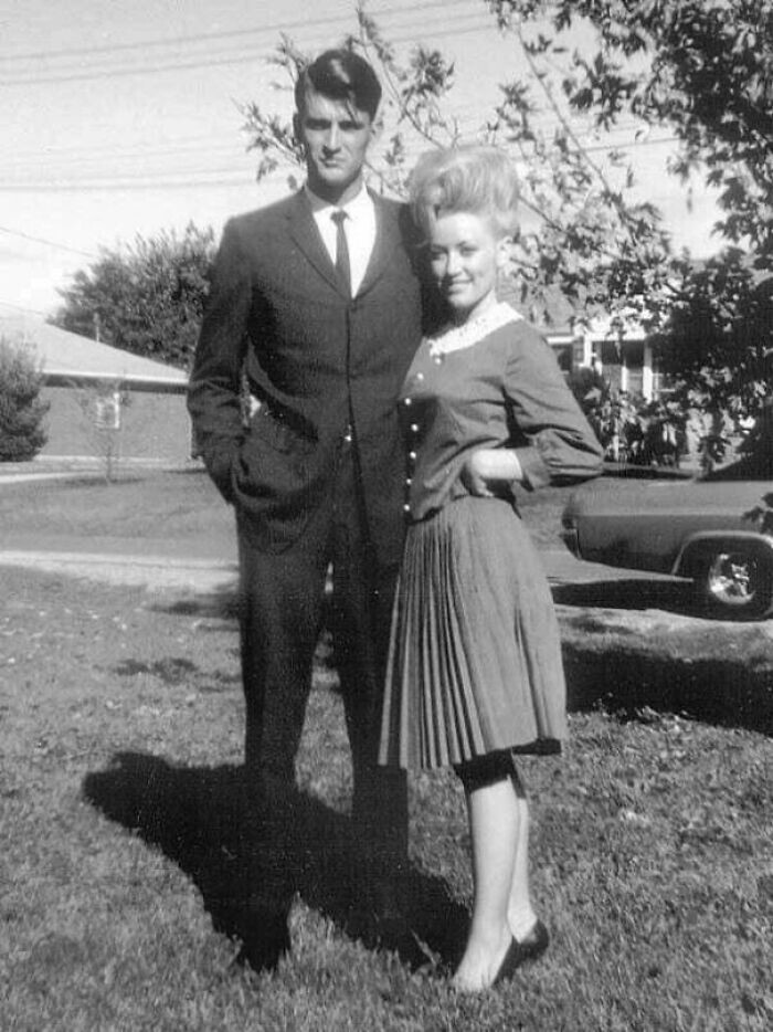 10. Долли Партон со своим мужем Карлом Дином; они женаты с 1966 года