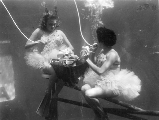 8. Сцена из подводного балета в Акварена-Спрингс в Сан-Маркосе в 1955 году