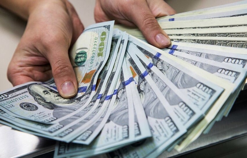 «Сбережения россиян превратятся в бумагу»: В США призвали прекратить обращение 100-долларовых купюр