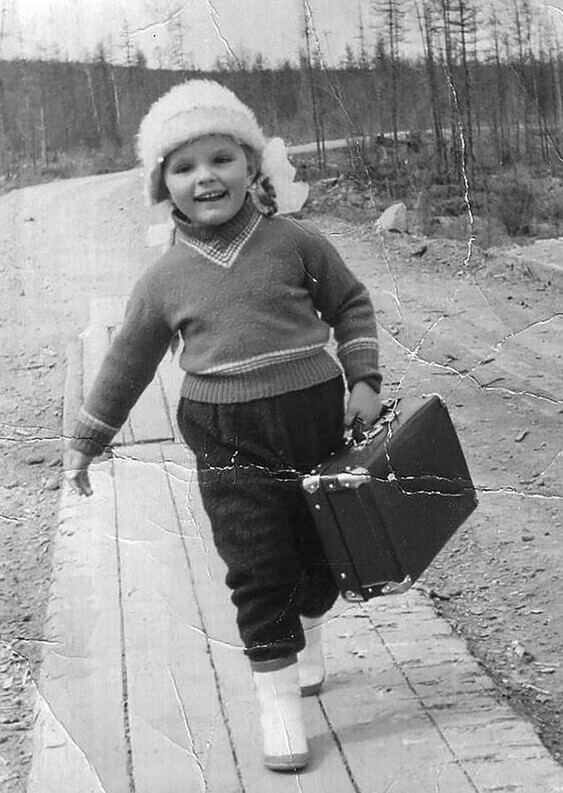 «Дочь геологов». 1 мая 1966 г., город Томмот–2 Алданского района Якутской АССР.