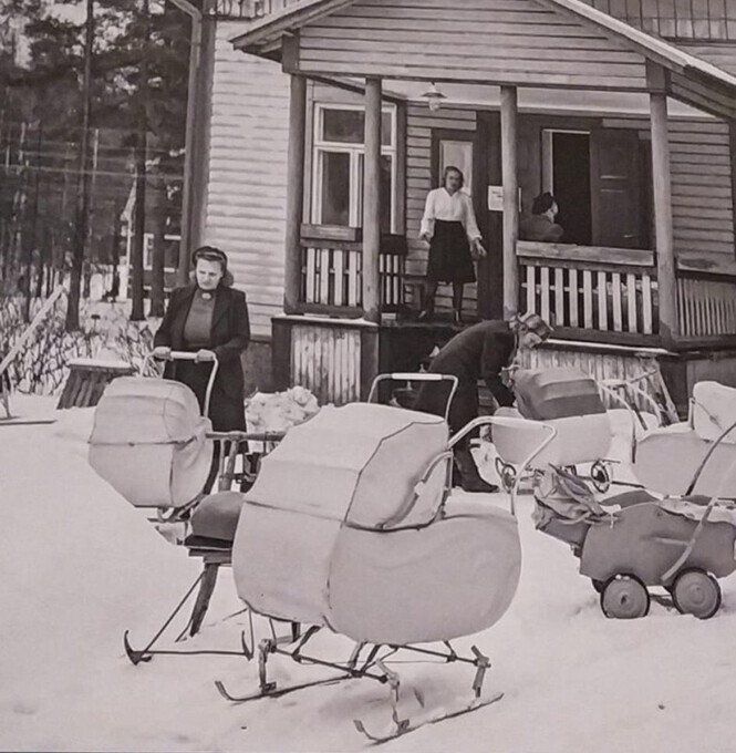 Финские матери у роддома, Кеуруу, 1949 год