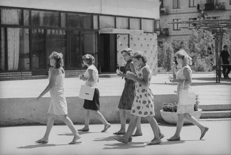 Мода в СССР: летние платья 1950–1970-х