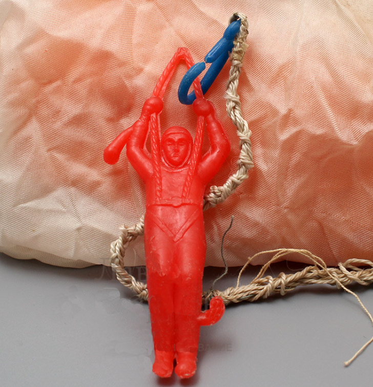 Парашютный десант: любимая игрушка советских мальчишек
