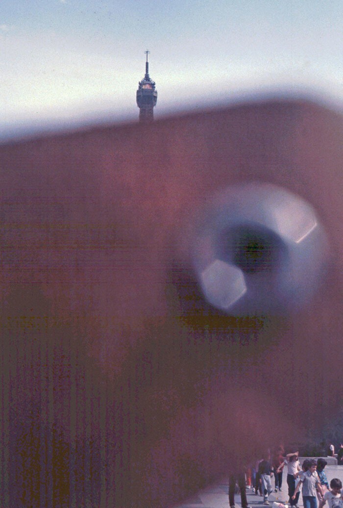 35. "Фото Эйфелевой башни, сделанное задолго до появления цифровых камер"