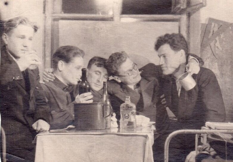 Друзья-студенты. 1 сентября 1946 - 31 июля 1950 год, г. Ленинград.