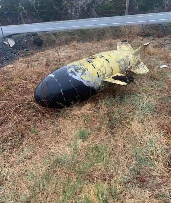 4. «Чёрно-желтый большой предмет в форме бомбы, найденный в 30 минутах от Галифакса, Новая Южная Каролина»