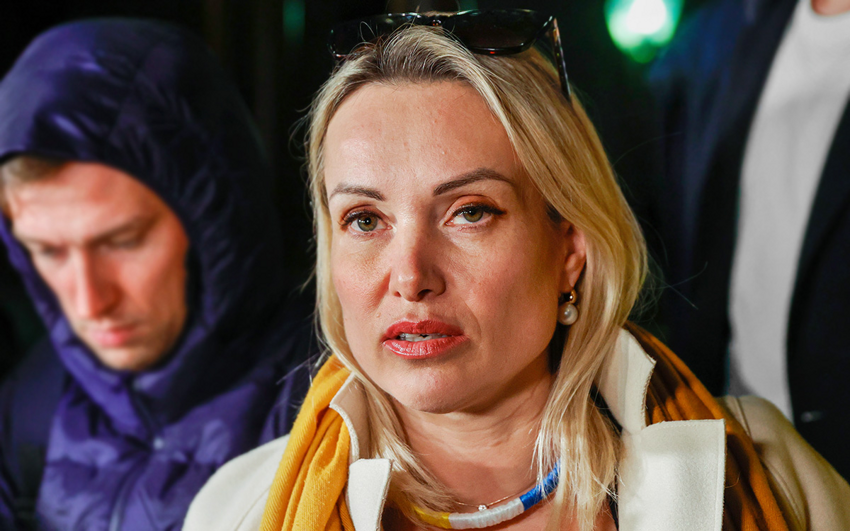 «Зачем нам такие люди»: в Госдуме хотят запретить возвращаться редактору Первого канала Марине Овсянниковой