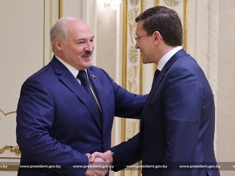 Лукашенко сказал, что уже совсем скоро появятся "свои" "мерседесы"