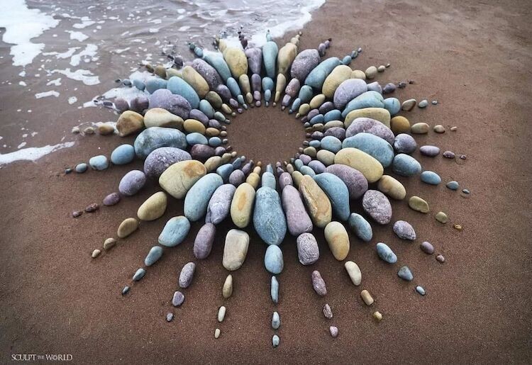 Британец делает креативные инсталляции из камней