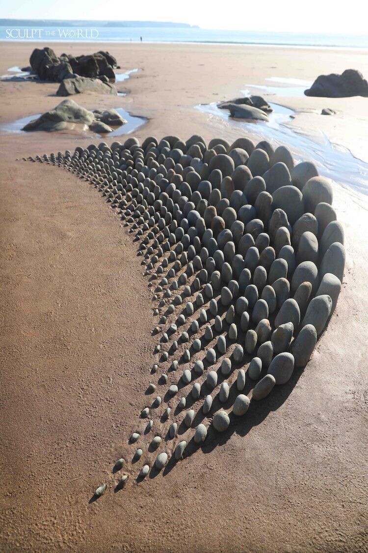 Британец делает креативные инсталляции из камней