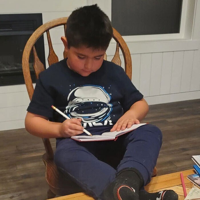 Мальчик подкинул свою книгу в библиотеку - и стал популярным писателем