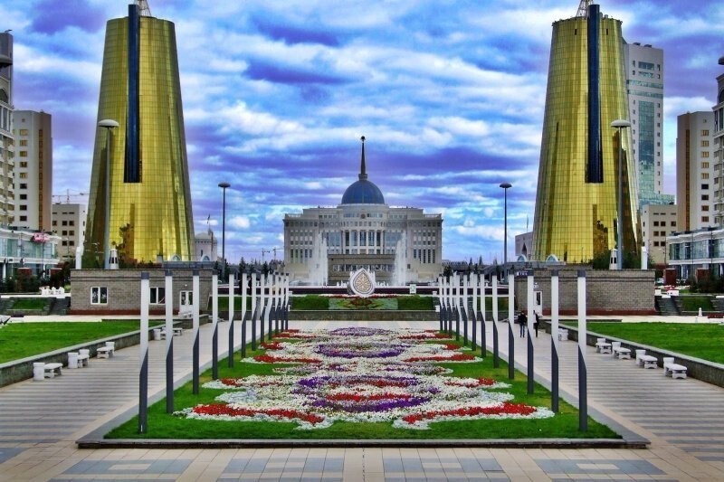 Казахские хунвейбины начинают наводить свой порядок на улицах