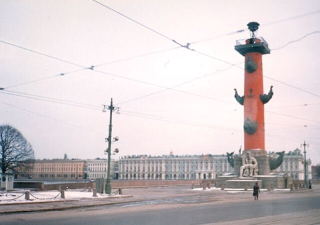 Ленинград, Ростральная колонна