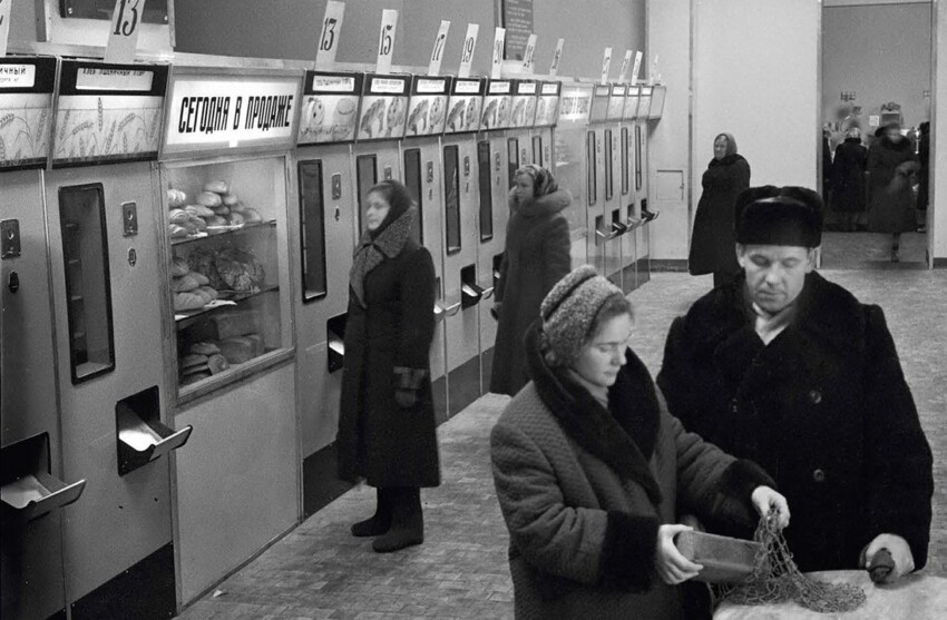 Хлебный магазин самообслуживания. Без кассиров можно было покупать товары ещё в 69-ом году 