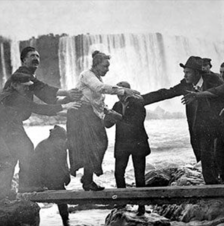 Покорители Ниагарского водопада: история Анны Тейлор, самой смелой женщины в мире
