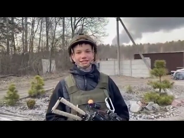 14-летний представитель теробороны где-то на Украине 