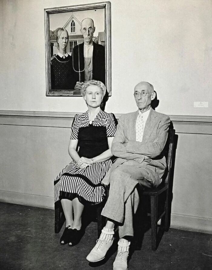 29. Нэн Вуд Грэм и доктор Байрон Маккиби в 1942 году повторяют свои позы с культовой картины «Американская готика». Она была сестрой художника, а он — их стоматологом