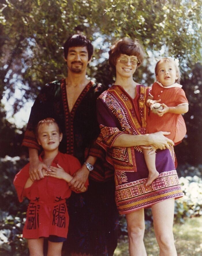 26. Брюс Ли с семьей, 1970 год