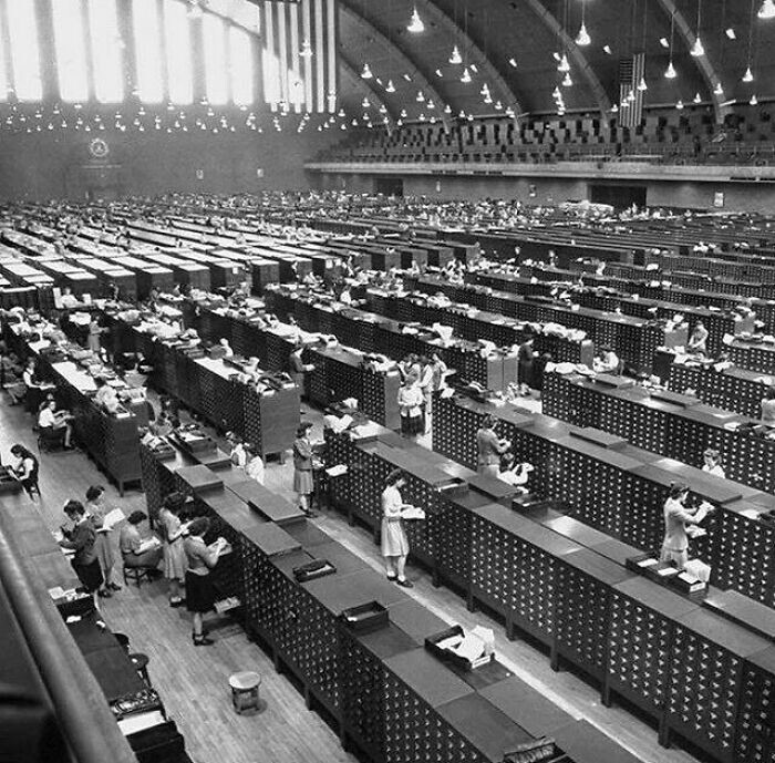32. Хранилище отпечатков пальцев ФБР, 1944 год