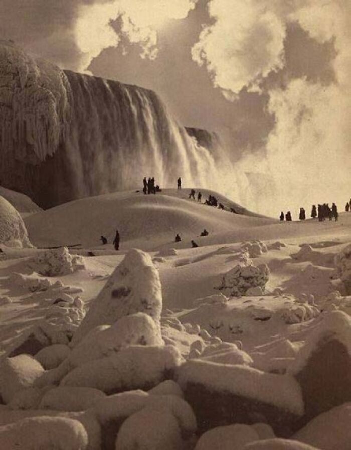 18. Замерзший Ниагарский водопад, 1883 год