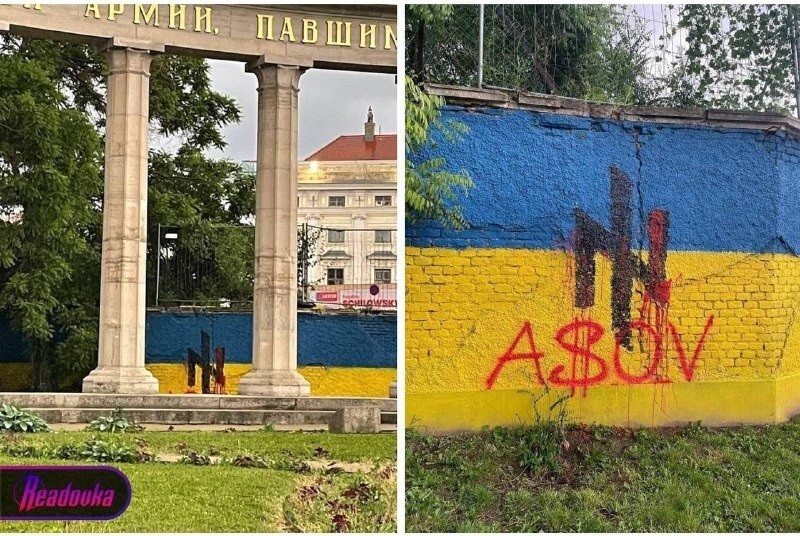 В Вене украинские радикалы осквернили памятник советским воинам, освобождавшим Австрию от нацизма, символом полка «Азов»