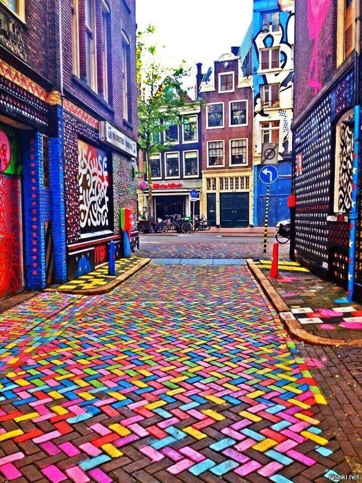 Тихая улица в Амстердаме