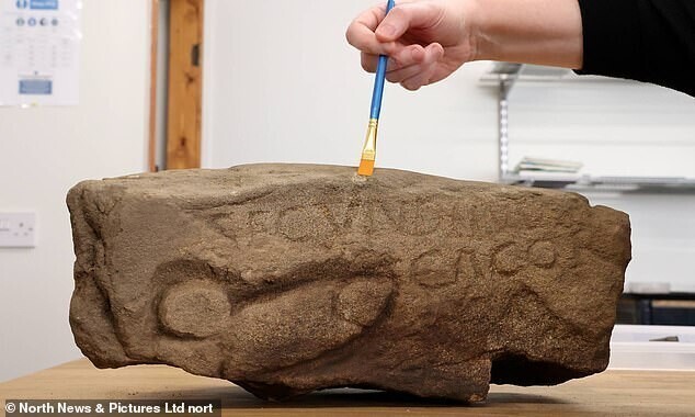 В Британии нашли древнее граффити с изображением фаллоса и оскорбительной надписью