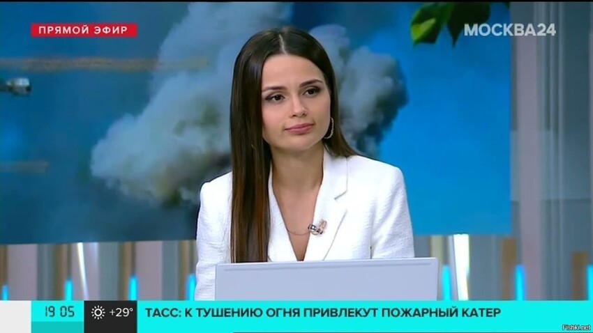 Сейчас повеселила миленькая дикторша телеканала "Москва 24"