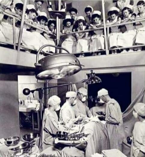 Операция, в присутствии студентов медиков 1920 год