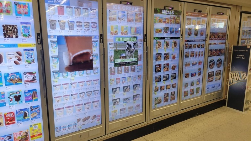 3. "Супермаркет заменил прозрачные двери морозилок на экраны, которые постоянно мигают/меняются и неправильно показывают, что находится внутри"