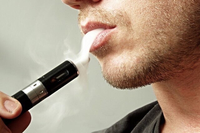 Электронные сигареты быстрее вызывают зависимость