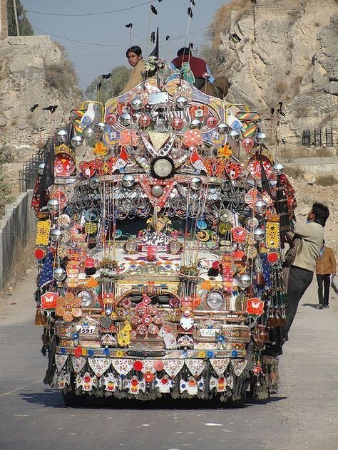 Индийский транспорт как картина из музея