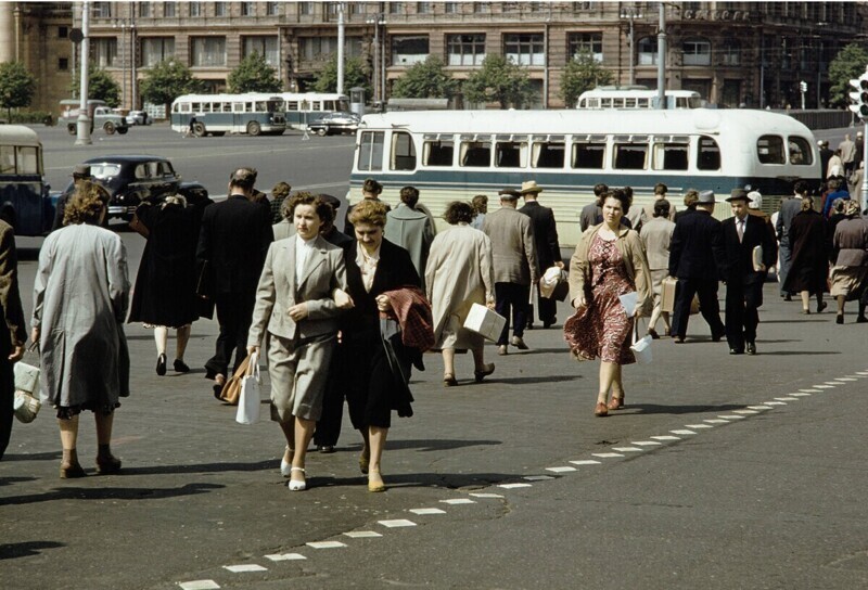 Люди на улицах Москвы в 1950-1960-е годы